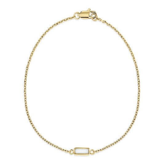 Muttermilch-Armband Britt in Gelbgold mit feiner Ankerkette und kleinem rechteckigem Muttermilchstein zwischen den Gliedern.
