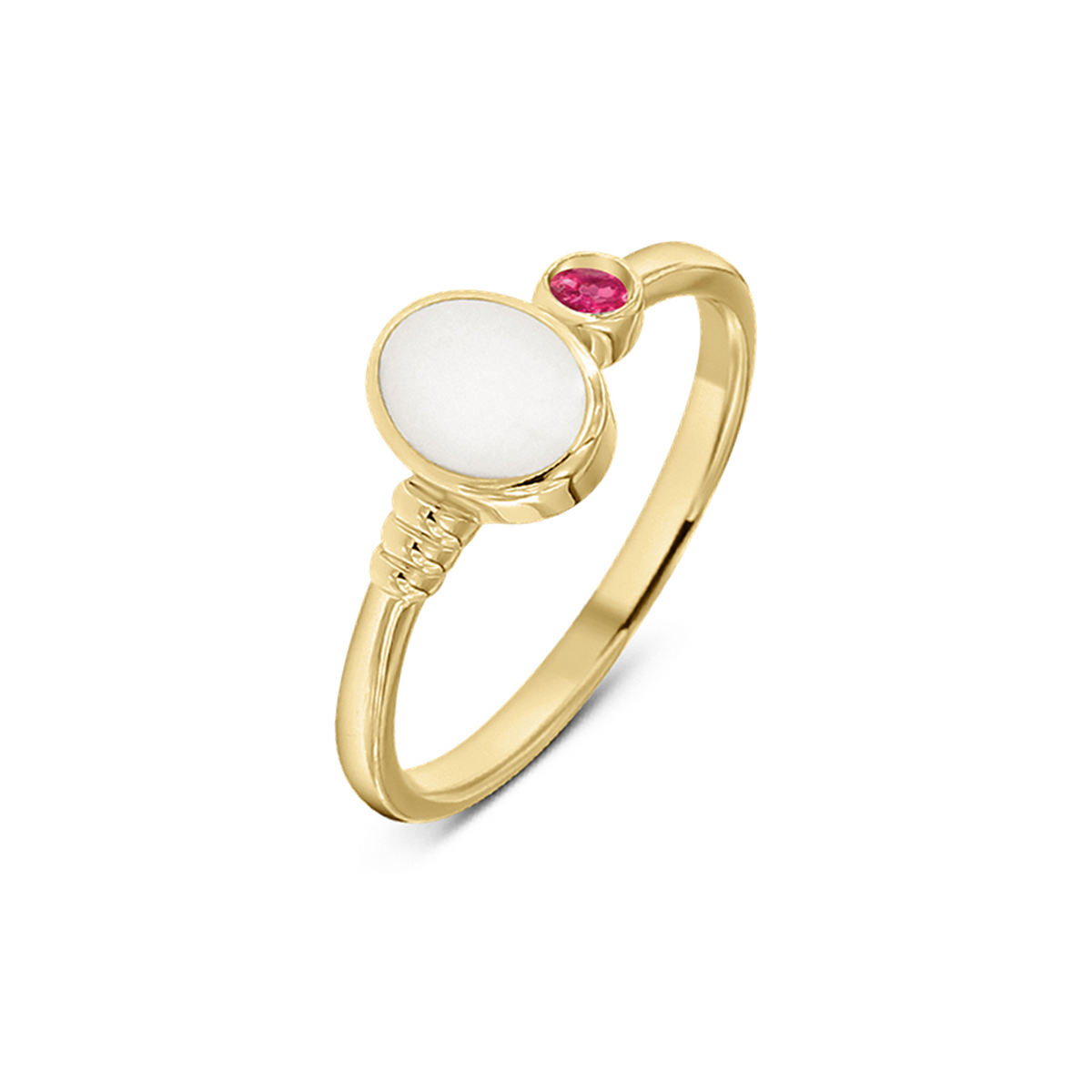 Goldener Ring mit einer runden, weißen Muttermilch-Kunstharz-Oberfläche und einem kleinen, roten Stein.