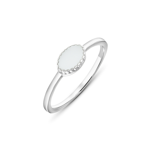 Silberner Ring Luna mit quer liegendem, ovalem Muttermilchstein in einem Rand aus kleinen Kügelchen